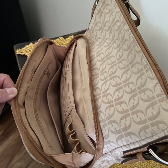 ❌SOLD❌ Fossil Monogrammed Cream/Tan Canvas & Leather Shoulder Bag - Picture 5 of 11